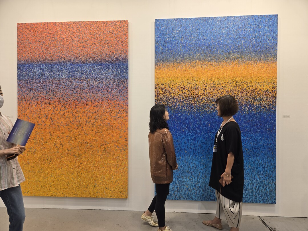 Khalifa Gallery Steals the Spotlight at Kiaf Seoul 2025 with Hyunae Kang’s Monumental Abstracts